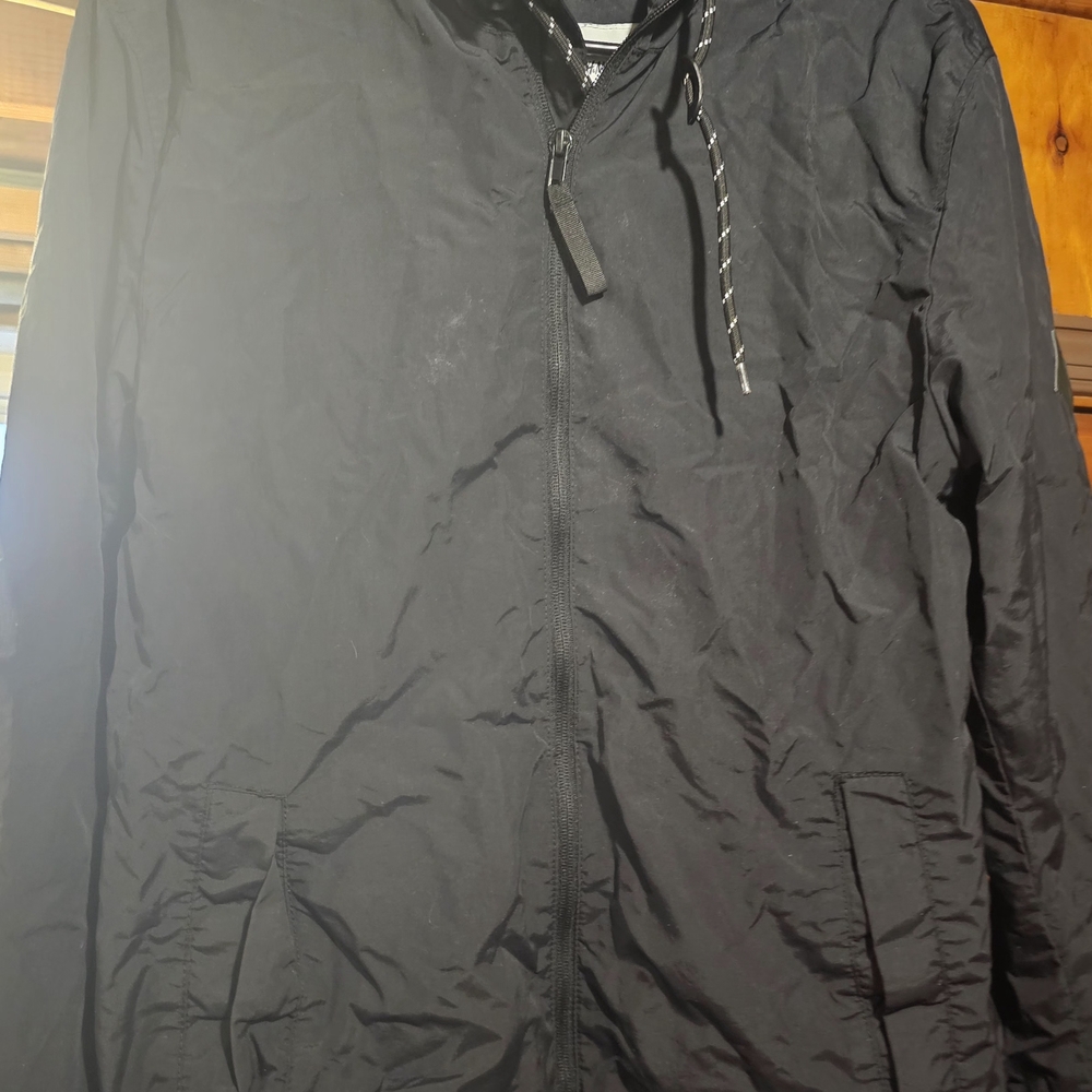 Mens Black Jacket w/hood By H&M. Size Small. Windproof & Water Repellent